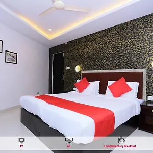 Hotel Capital O 61059 Green Life, Kochi