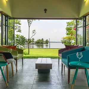Cheppanam House With Backwater View And Pvt Lawn By Stayvista Villa